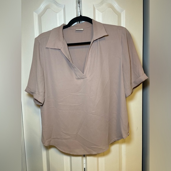 Aritzia Babaton - Soft Classic Office Wear Lightweight Mauve Blouse in Size M - Picture 2 of 6